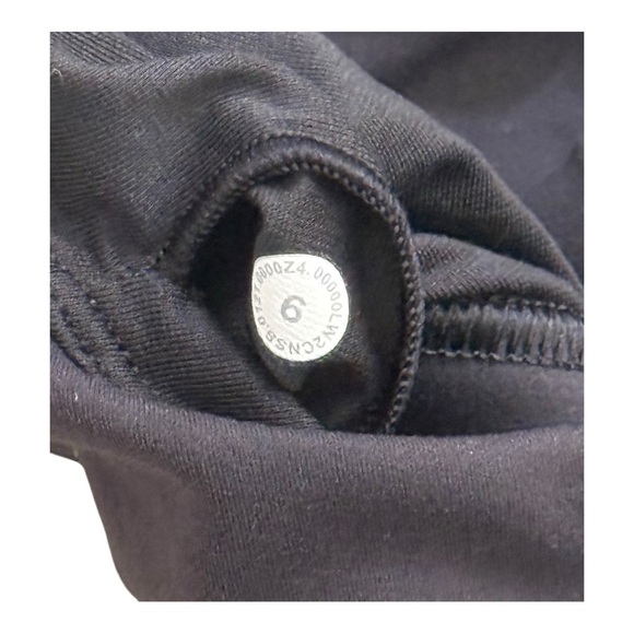 Lululemon Women’s Black Racerback Sports Bra! Size 6! - Picture 4 of 7